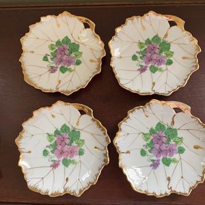 Set of 4 leaf shaped gold trimmed 6” plates veg